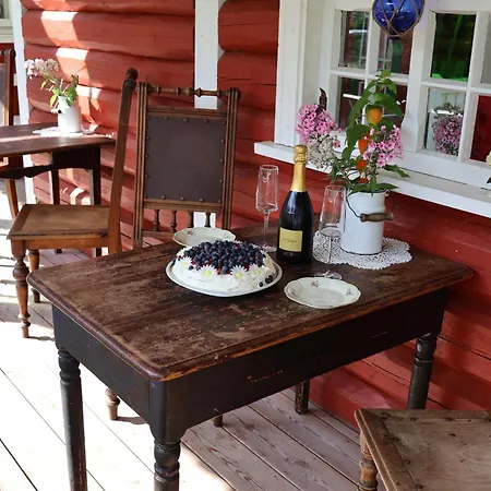 بيت ضيافة Kuelalistemaja Leesi