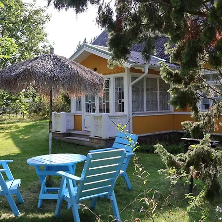 Kuelalistemaja بيت ضيافة Leesi