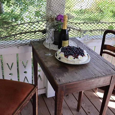 بيت ضيافة Kuelalistemaja Leesi