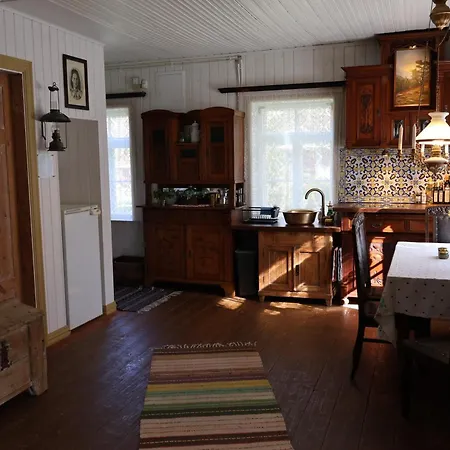 بيت ضيافة Kuelalistemaja Leesi