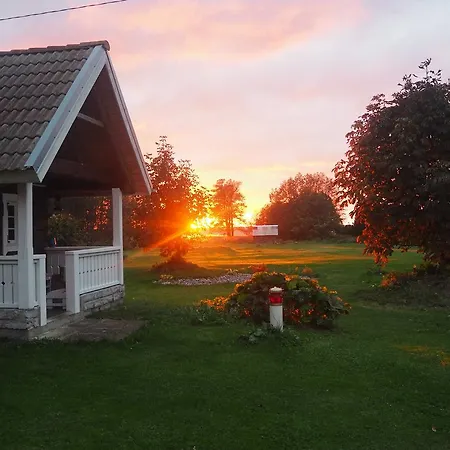 Kuelalistemaja بيت ضيافة